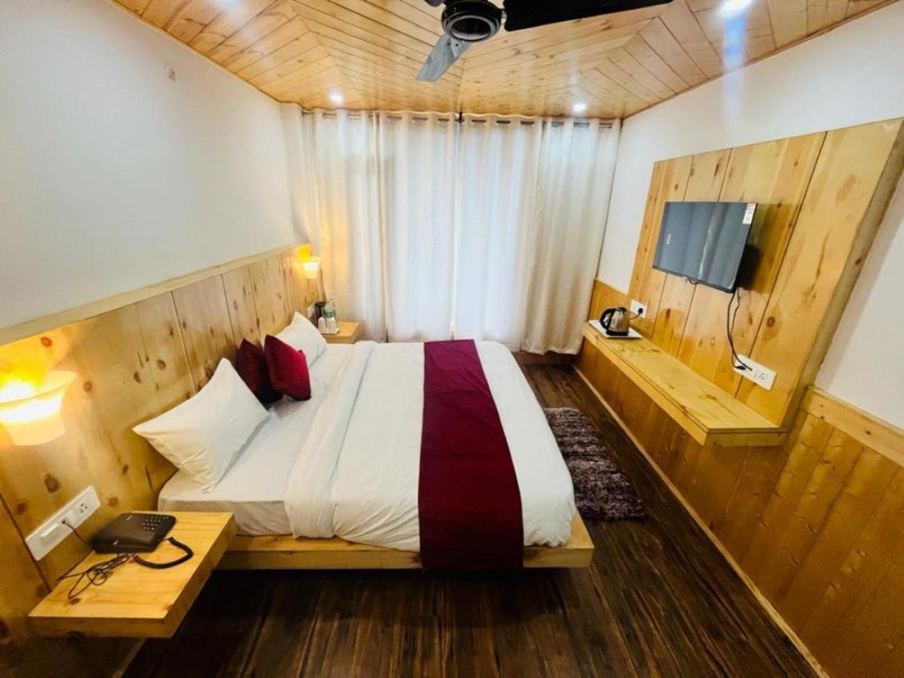Hotel Sakura Palace Manāli Extérieur photo