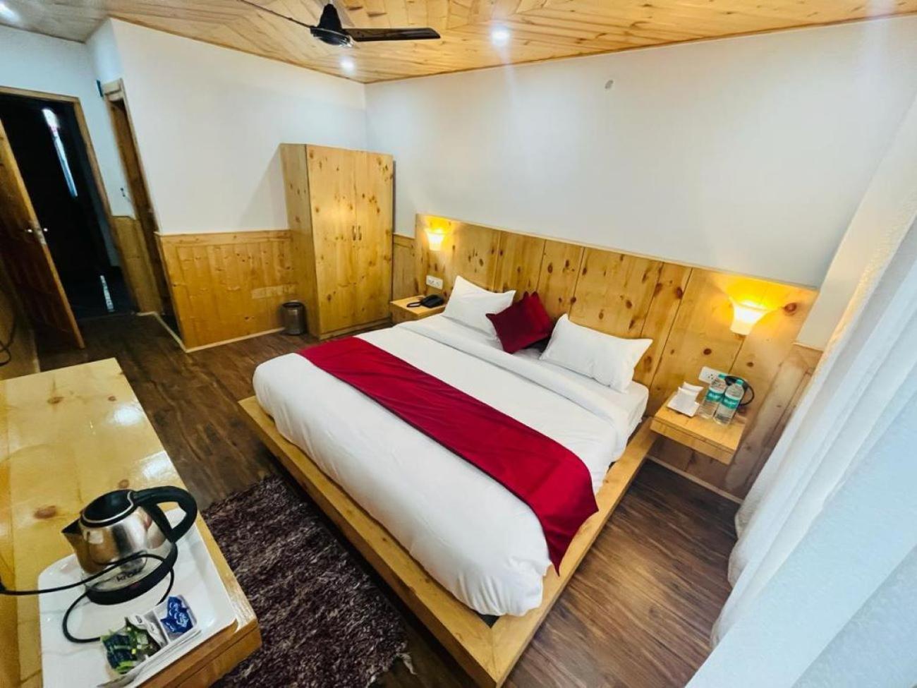 Hotel Sakura Palace Manāli Extérieur photo